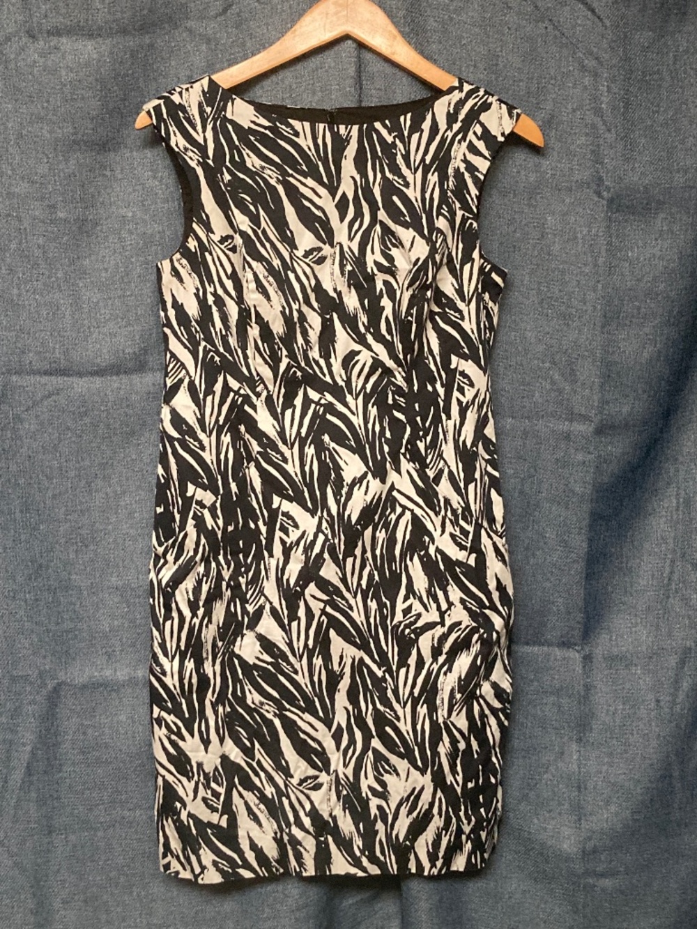 Ann Taylor Black & White Sheath Dress with Pockets - Size 6